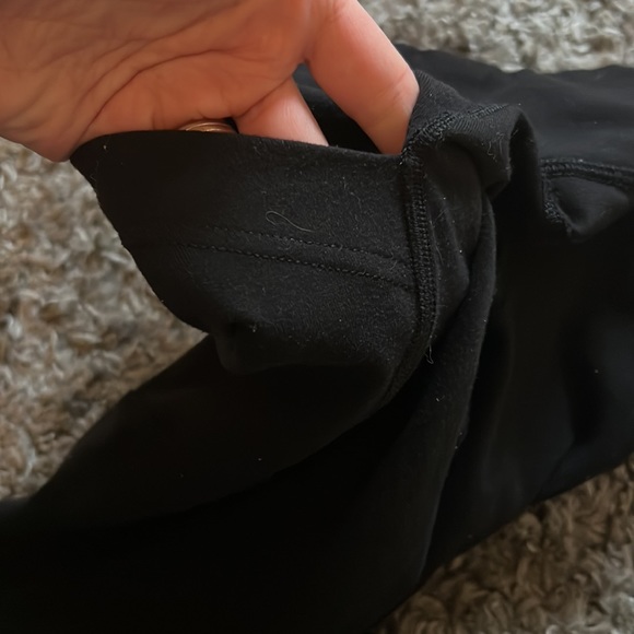 Lululemon capri leggings size 2 - Picture 3 of 4